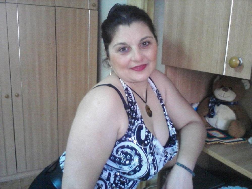 25P ROU ROMANIAN MILFS 64 ROMANIAN HOUSEWIFE