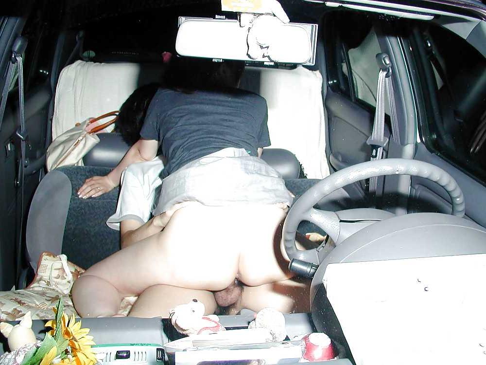 25P Caught having a little car sex (Japan)