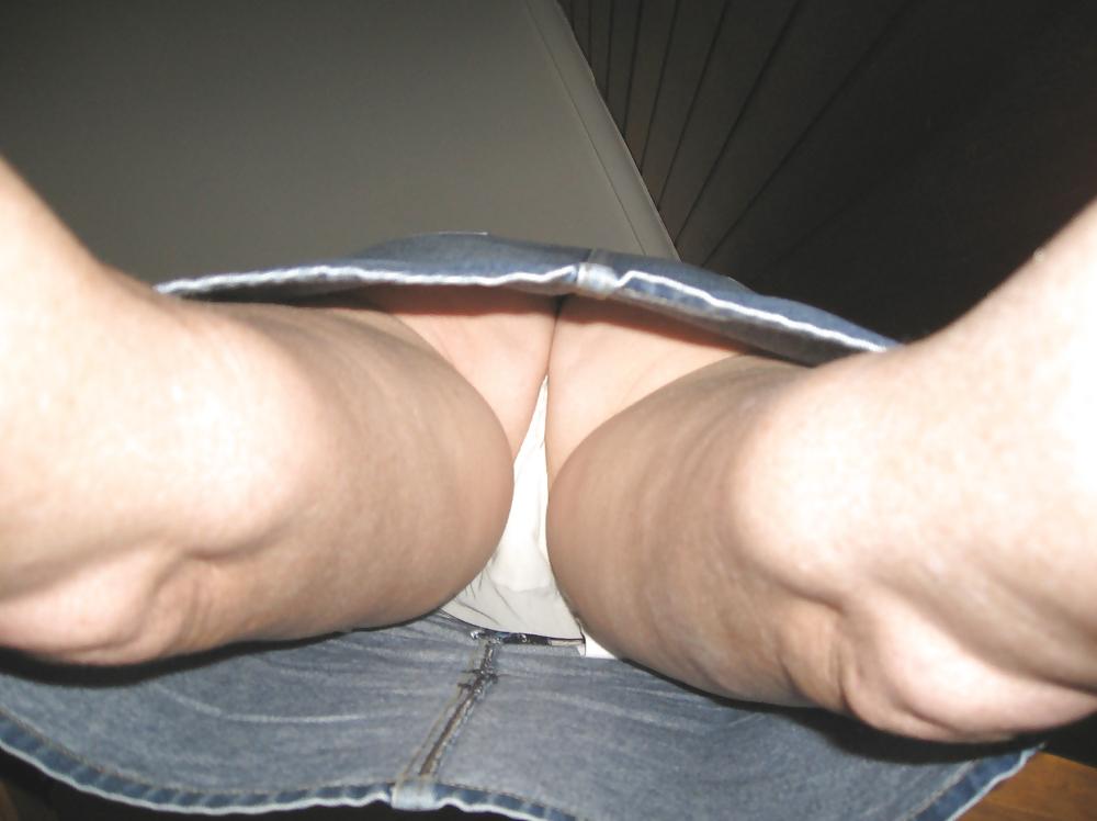 14P Redhead housewife upskirts