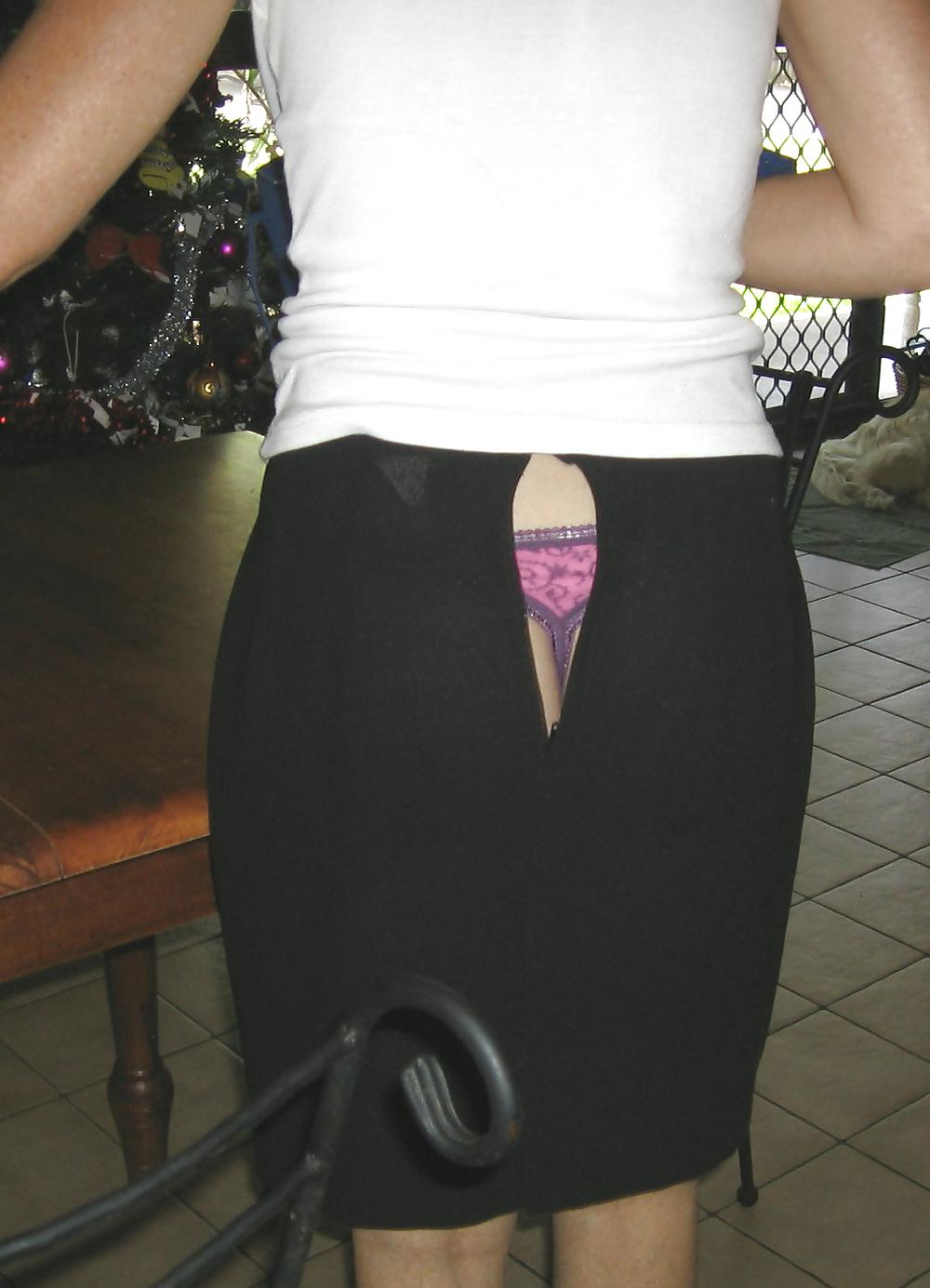 14P Redhead housewife upskirts