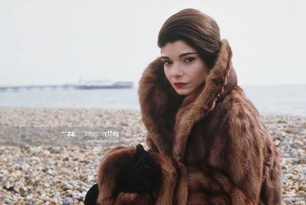 25P woman in fur coat 25