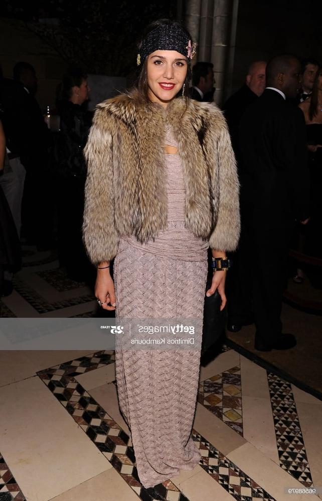 25P woman in fur coat 25