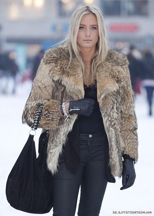 25P woman in fur coat 25