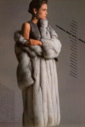 25P woman in fur coat 25