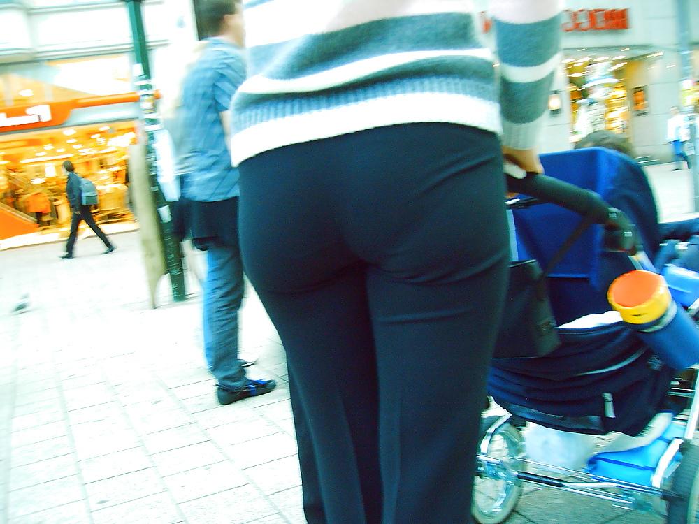 10P Street Candid Butts