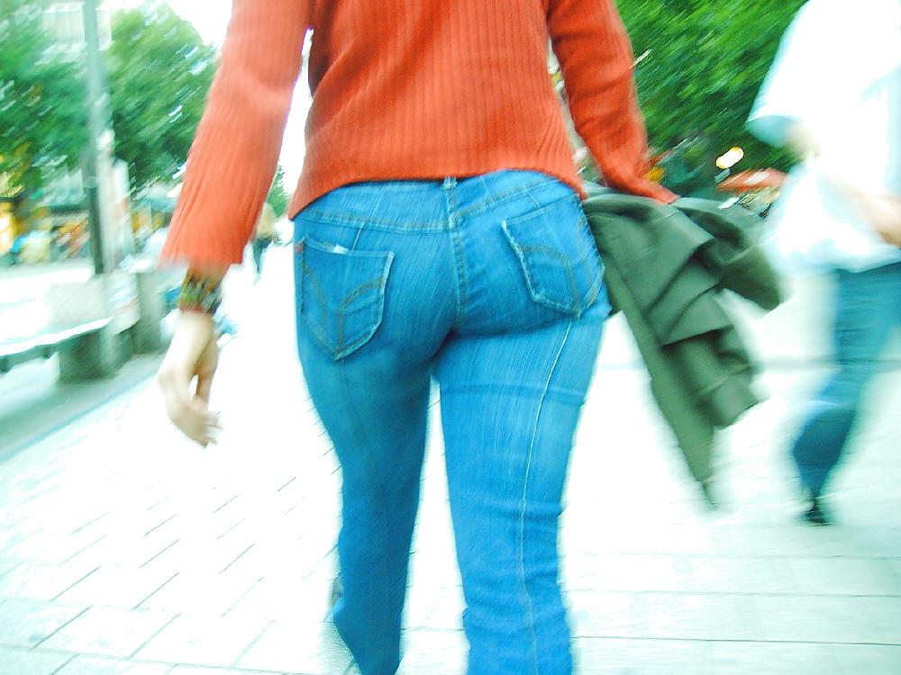 10P Street Candid Butts