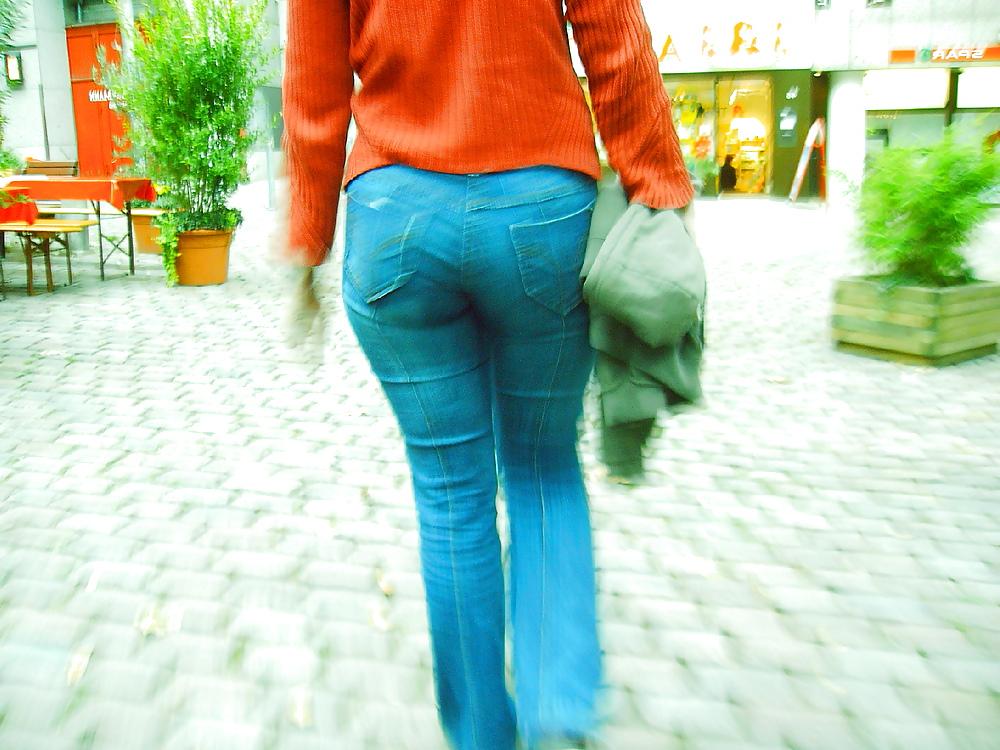 10P Street Candid Butts
