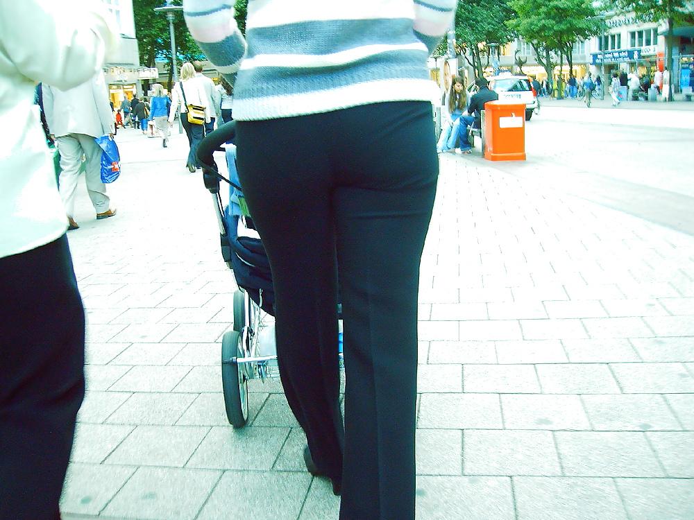 10P Street Candid Butts