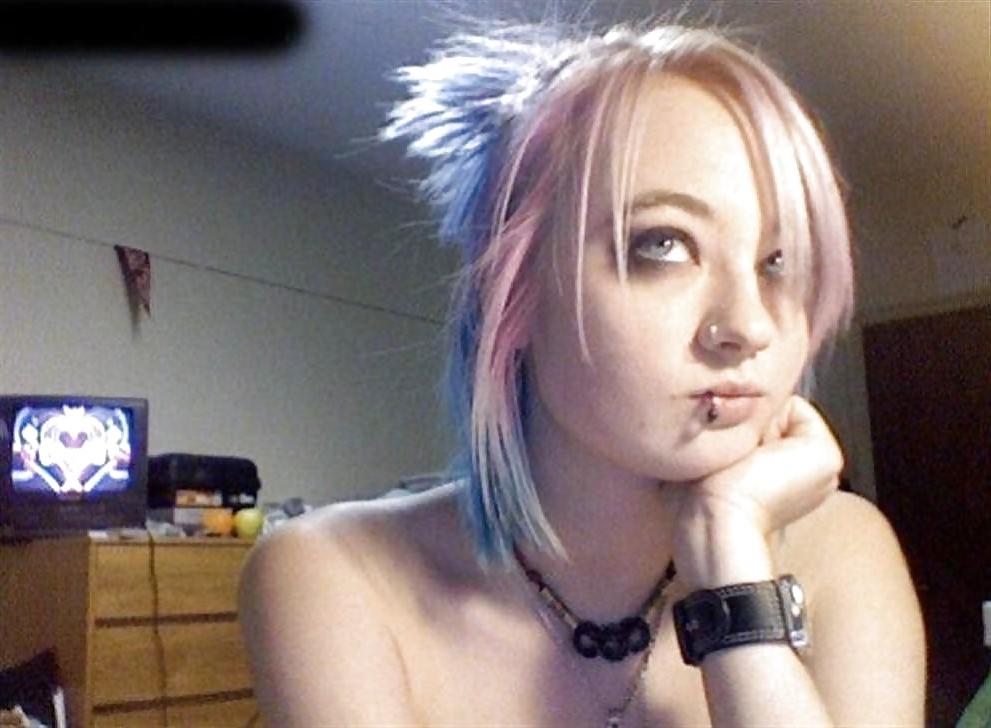 24P Very Hot Emo Cam Babe