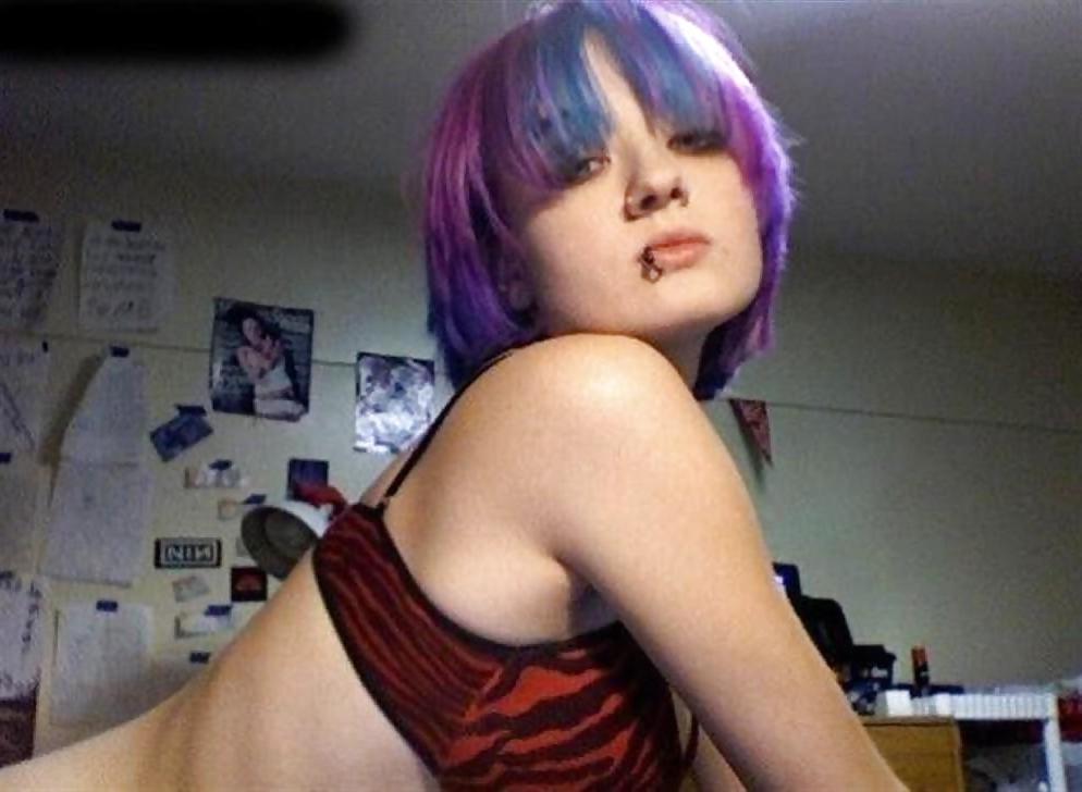 24P Very Hot Emo Cam Babe