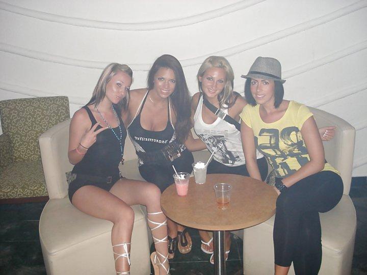 25P Hooters girl + Friends 