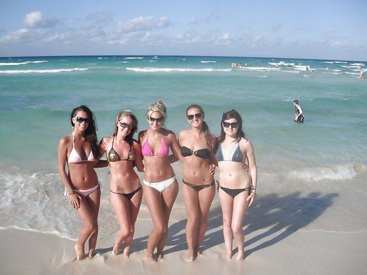 25P Hooters girl + Friends 