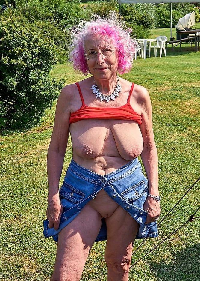 25P Show me your tits 092.