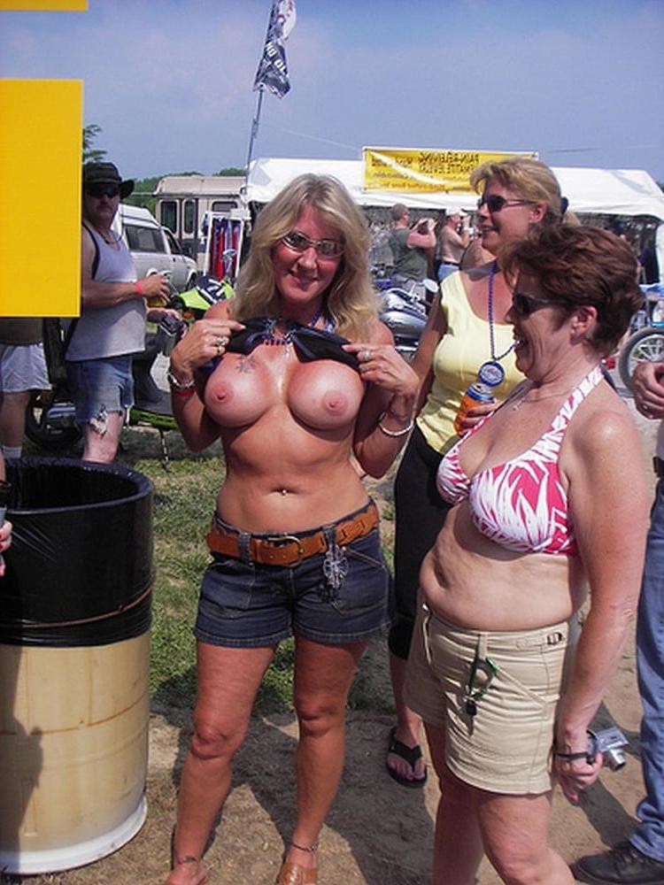 25P Show me your tits 100.