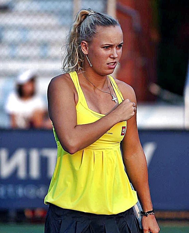 25P Athletic And Camel Toe Erotica 9 By twistedworlds