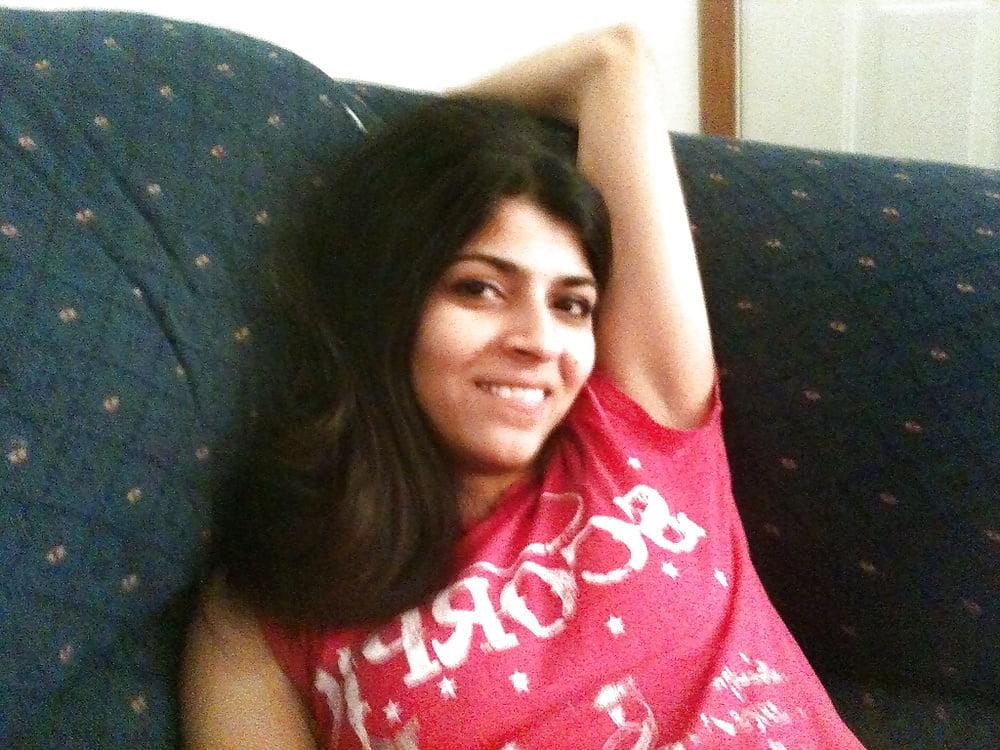 17P Desi NRI couple outdoor flashing (107)