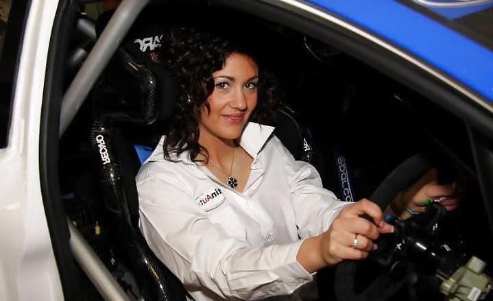22P Sexy Girls at the Car Show