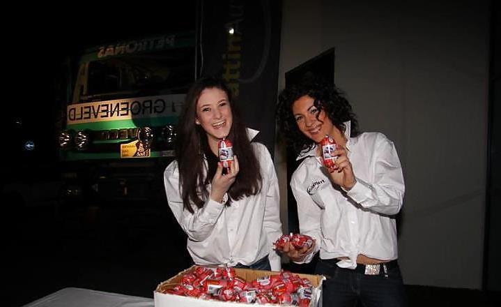 22P Sexy Girls at the Car Show