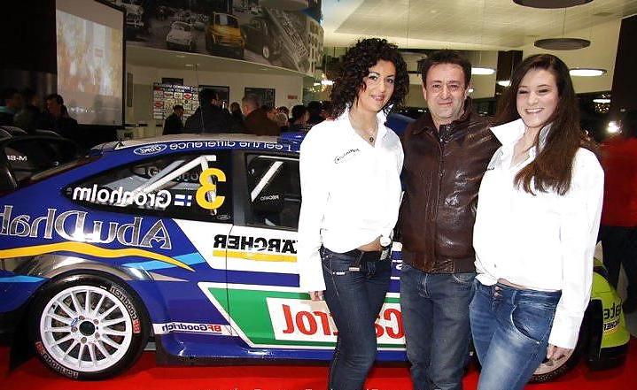 22P Sexy Girls at the Car Show