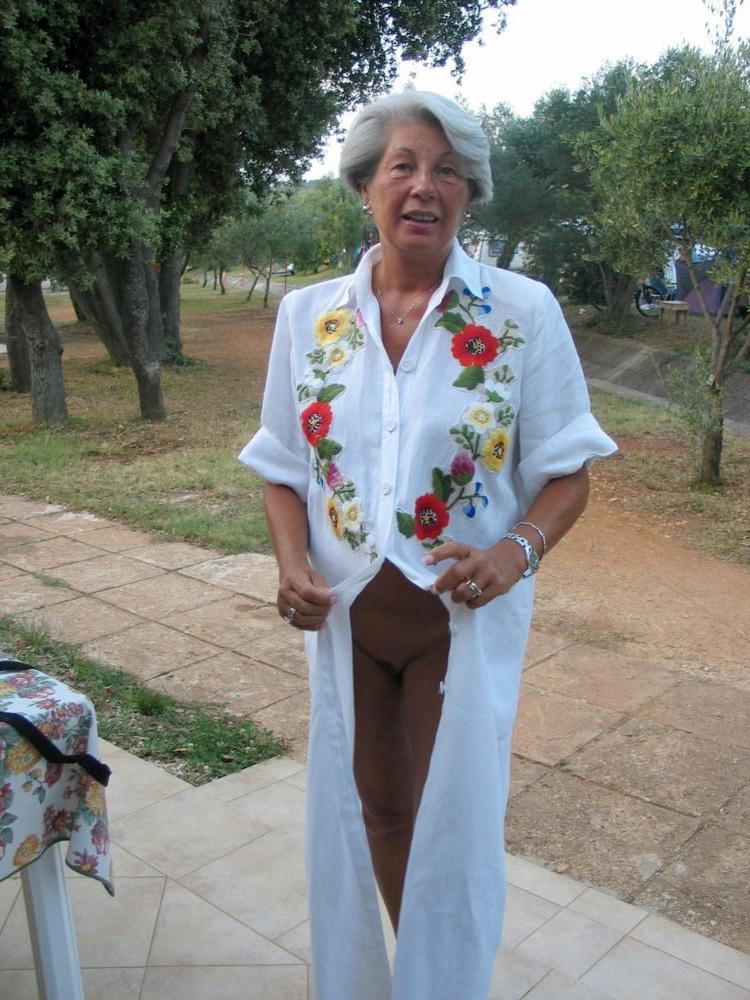25P Older and hot 088 (No pants)