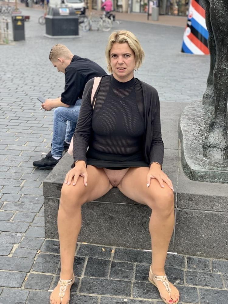 25P Older and hot 084 (No pants)