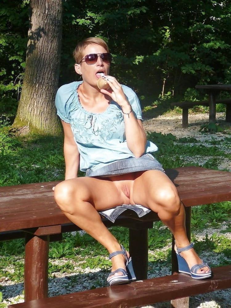 25P Older and hot 084 (No pants)
