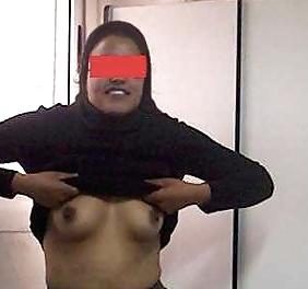 25P Non-porno Arab girl, with or without hijab  III