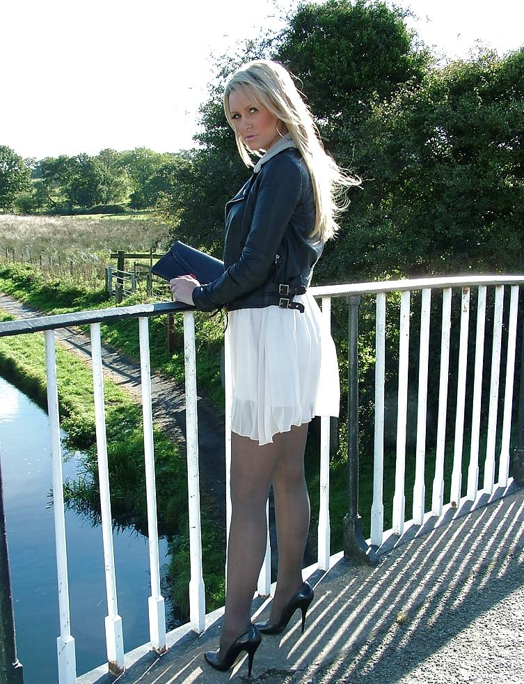 8P Sexy MILF with Perfect Legs