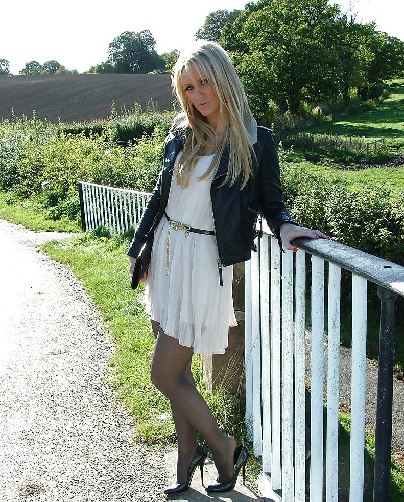 8P Sexy MILF with Perfect Legs