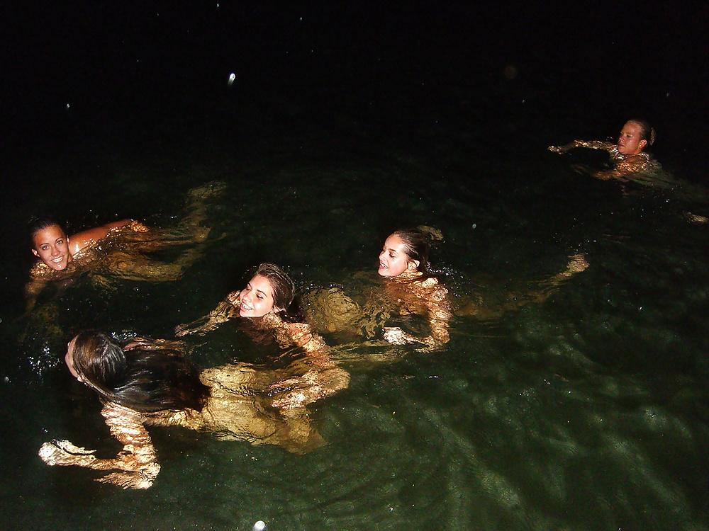 25P Skinny Dipping L by bootsandballs