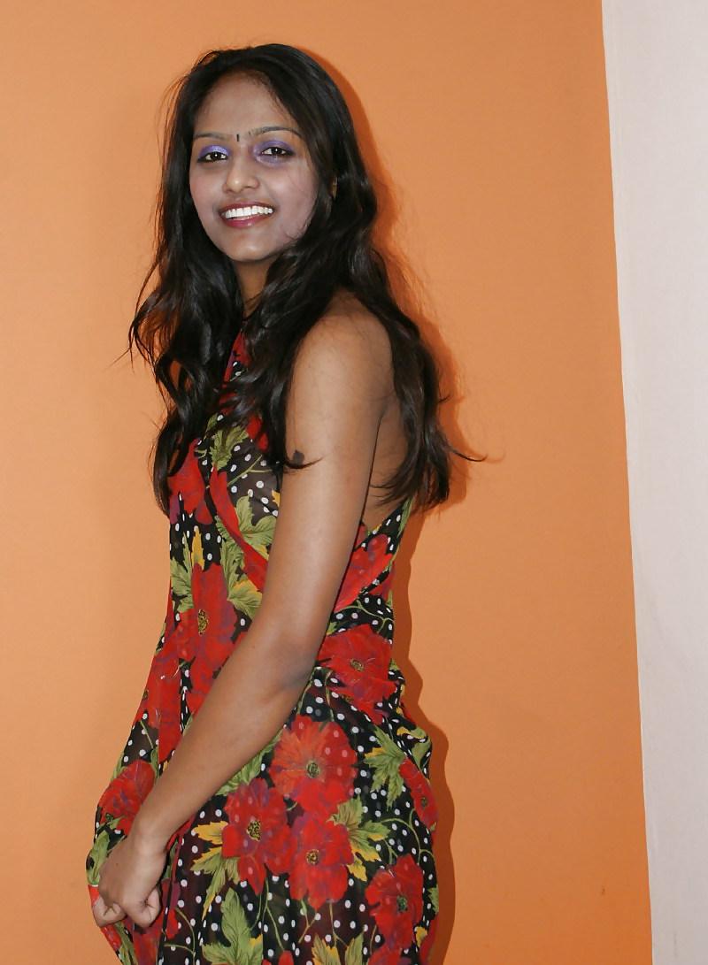 25P Indian girl striptease - travelodge hotel pics