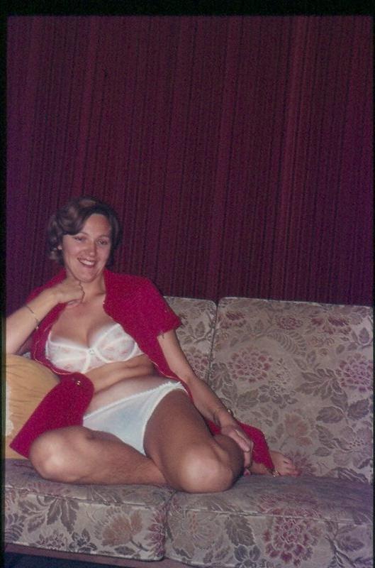 15P 70s housewife