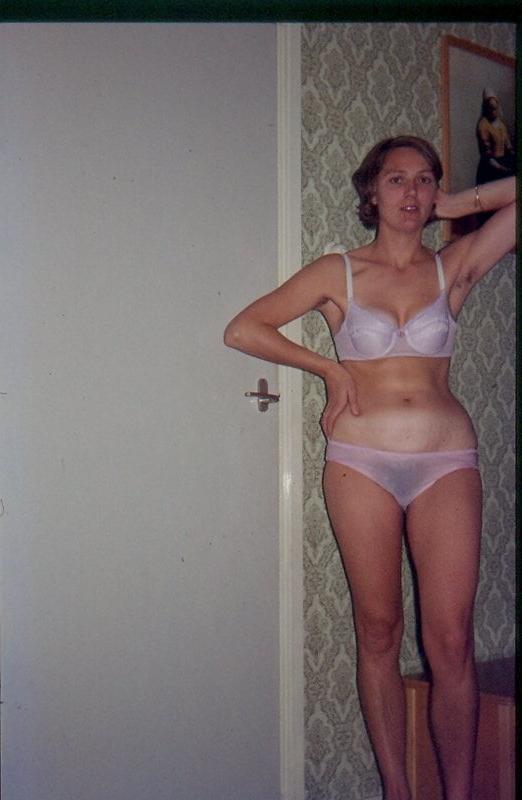 15P 70s housewife