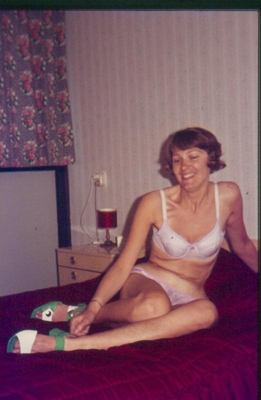 15P 70s housewife