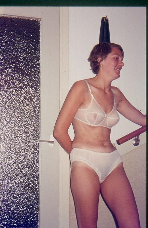 15P 70s housewife