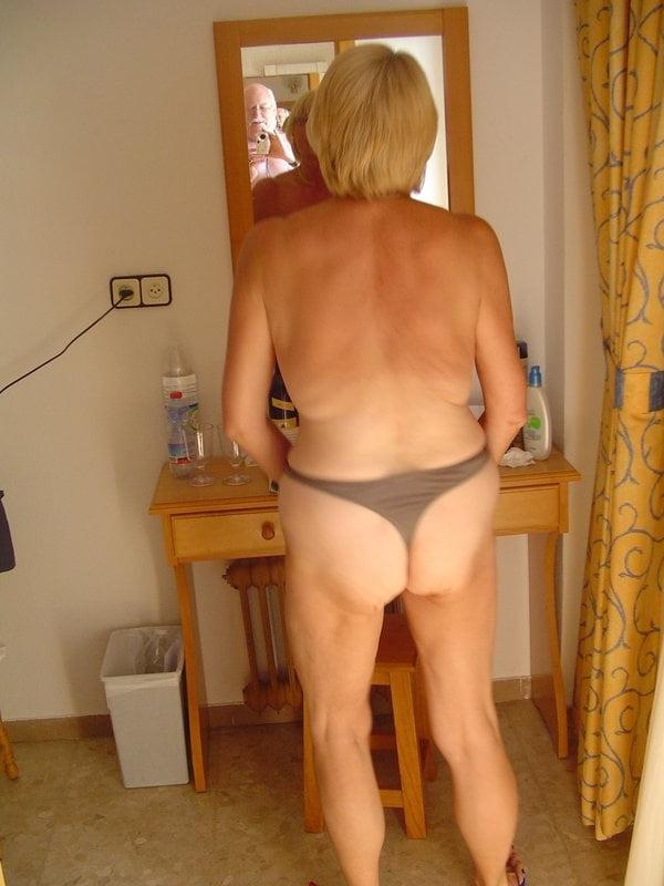 15P 70s housewife