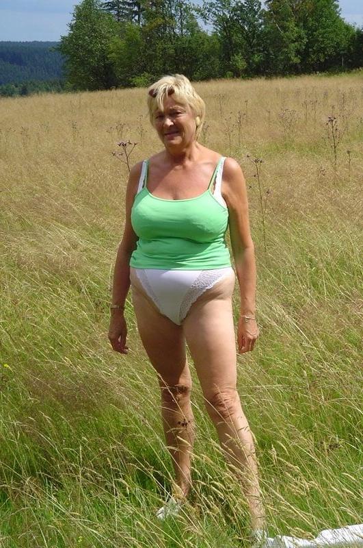 15P 70s housewife