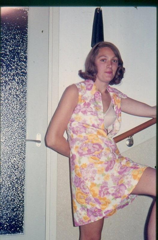 15P 70s housewife