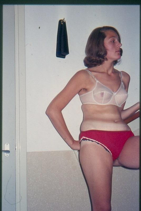 15P 70s housewife