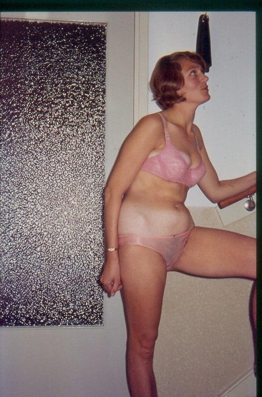 15P 70s housewife