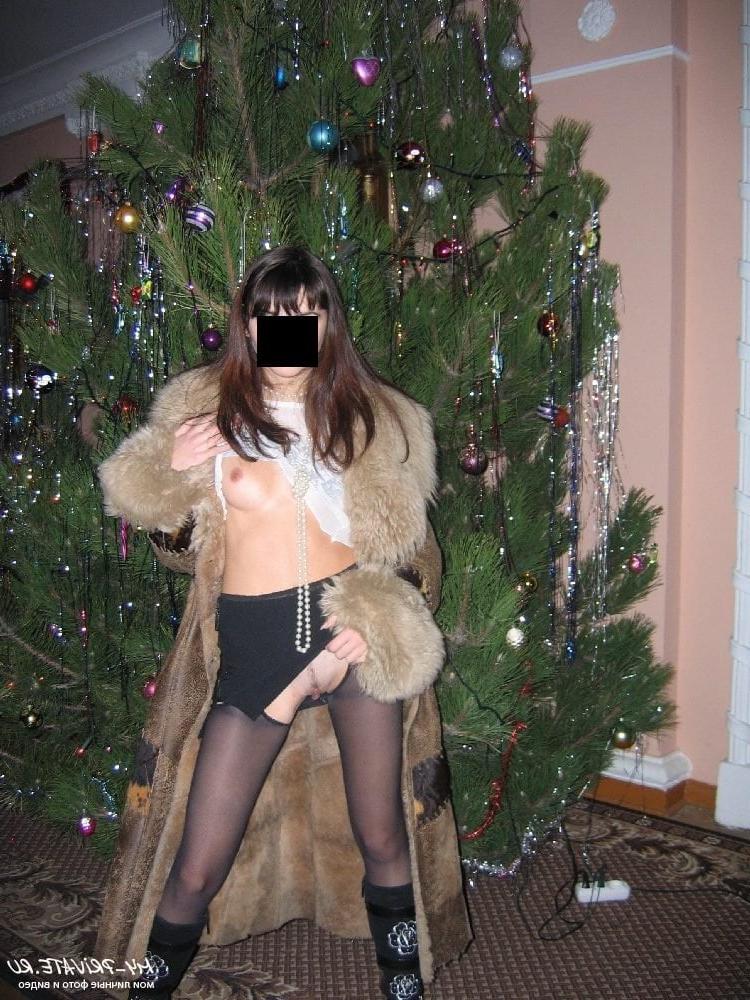 25P Nude under fur coat 9