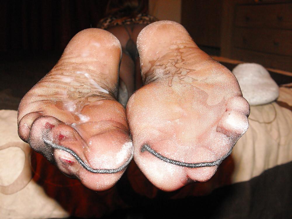 25P Wearing  tights with at least 3 loads of cum in the feet!!