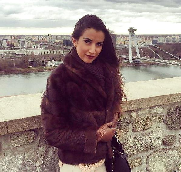 25P woman in fur coat 24