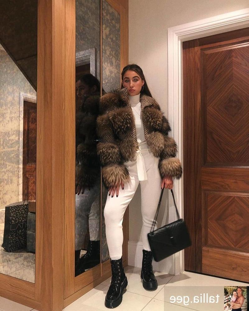 25P woman in fur coat 24