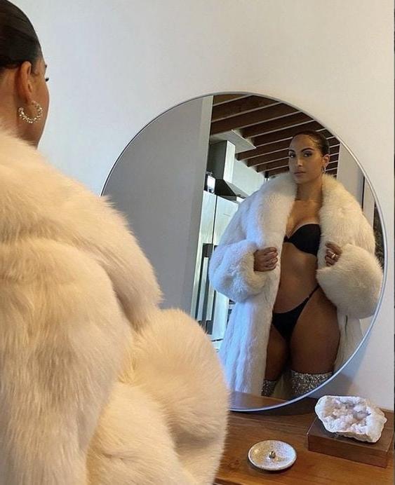 25P woman in fur coat 24