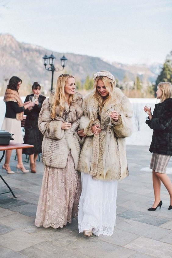 25P woman in fur coat 24