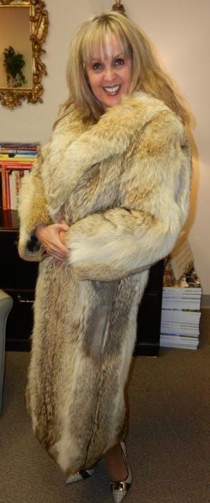 25P woman in fur coat 24