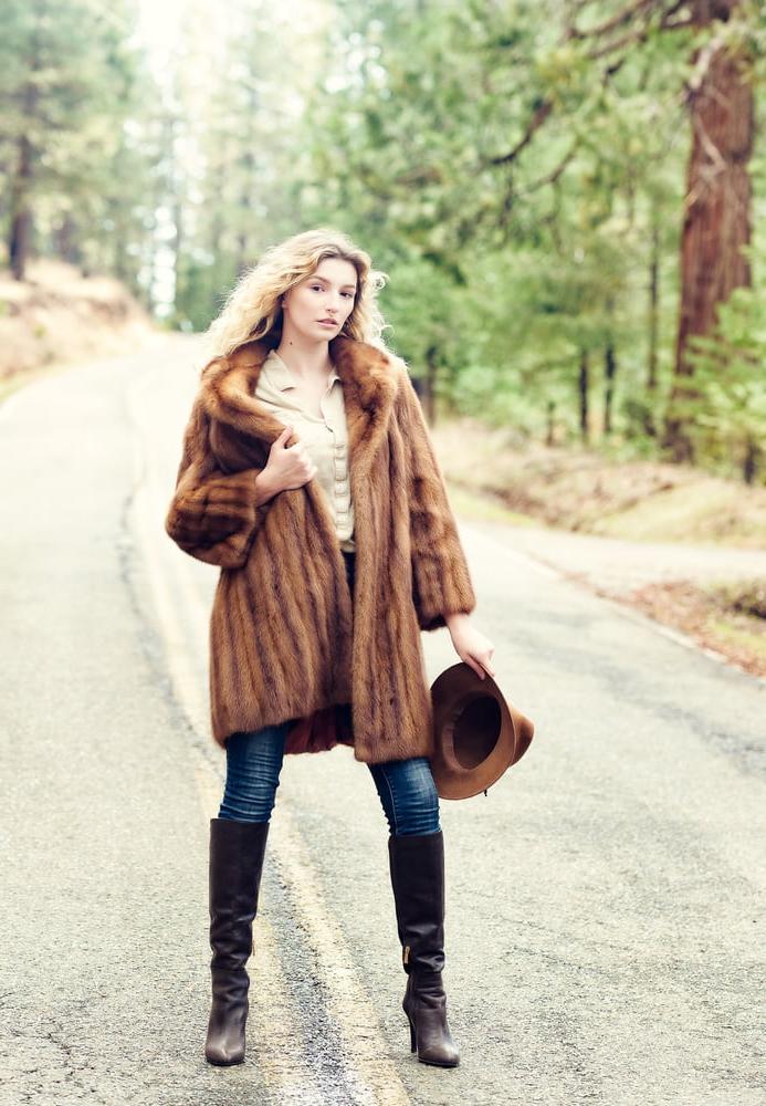 25P woman in fur coat 24
