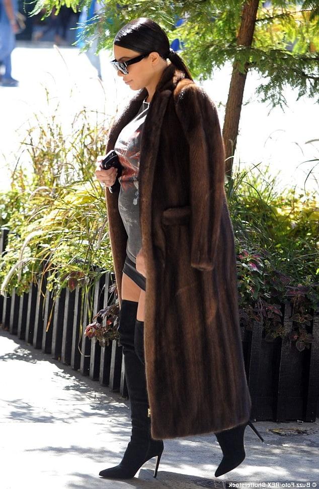 25P woman in fur coat 24