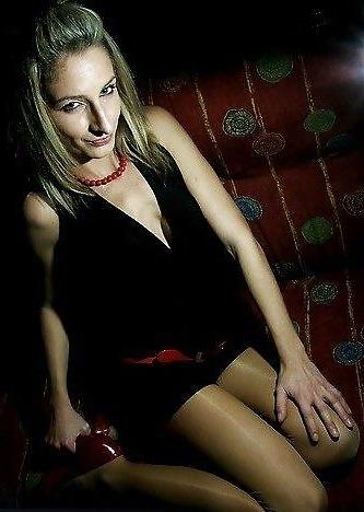 25P Girls in heels and nylon